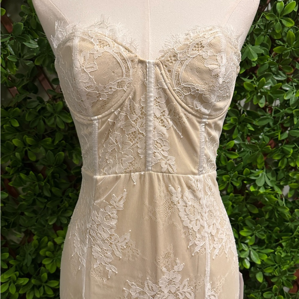 NWT- Moment of Elegance White Lace Strapless Mermaid Dress - Picture 5 of 16